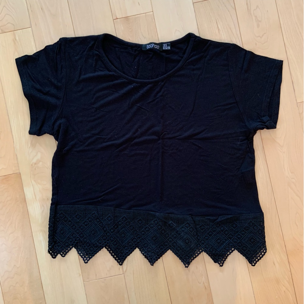 Black cropped tee with crochet lace - Boohoo US 4